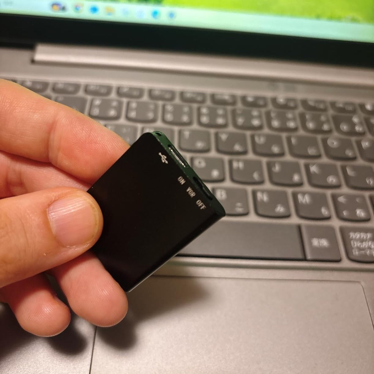 Q61 compact size comparison — same footprint as an Apple Watch dial, only 10 grams
