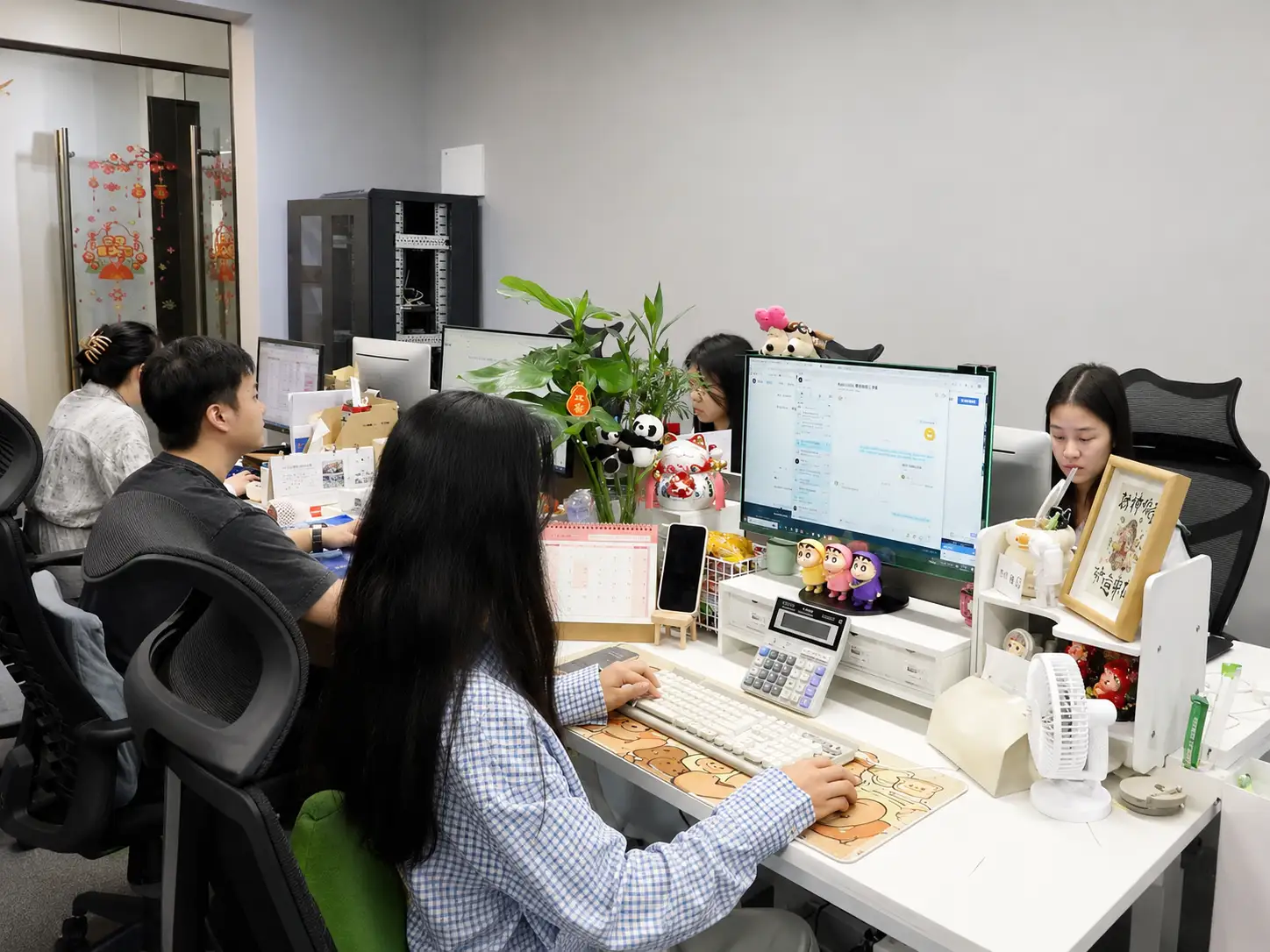 QZT sales manager supporting customer communication