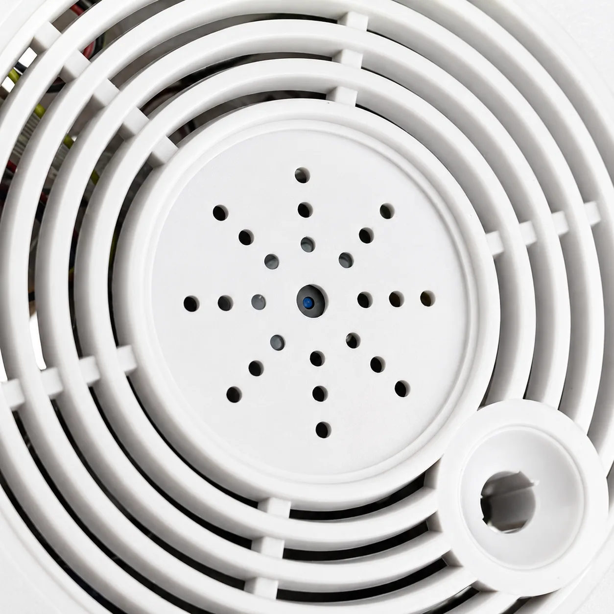QZT SC02 WiFi smoke detector hidden camera front view