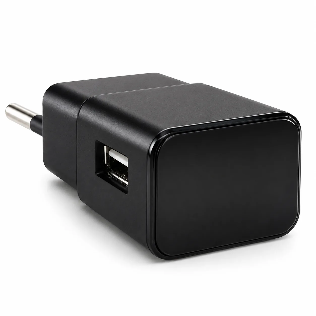QZT WiFi USB charger hidden camera front view