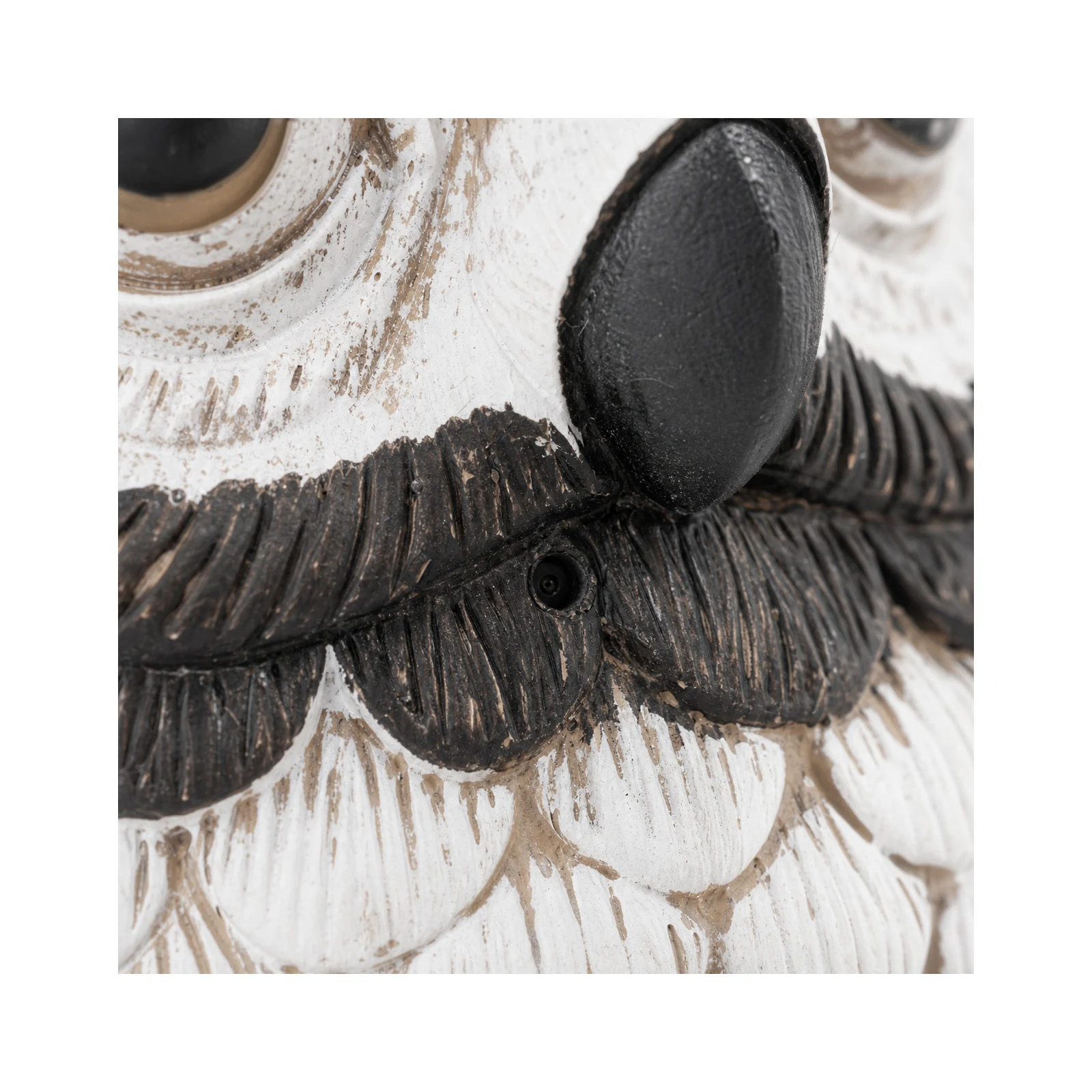 Tuya Owl Decor Hidden Camera discreet camera aperture close-up