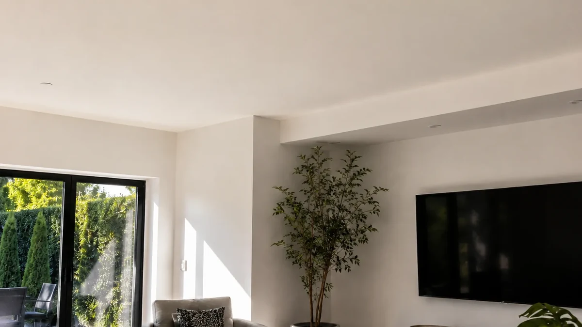 Telecamera QZT SC02 in stile rilevatore di fumo installata a soffitto