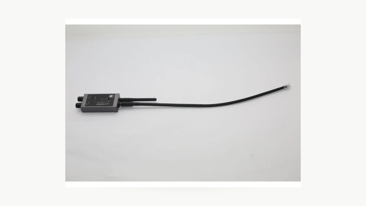 M8000 detector with RF antenna and flexible magnetic probe for sample testing