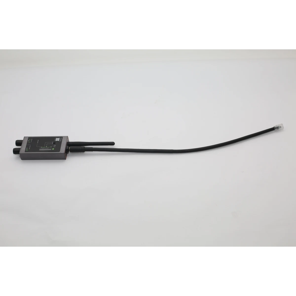 M8000 detector with short RF antenna and flexible magnetic probe