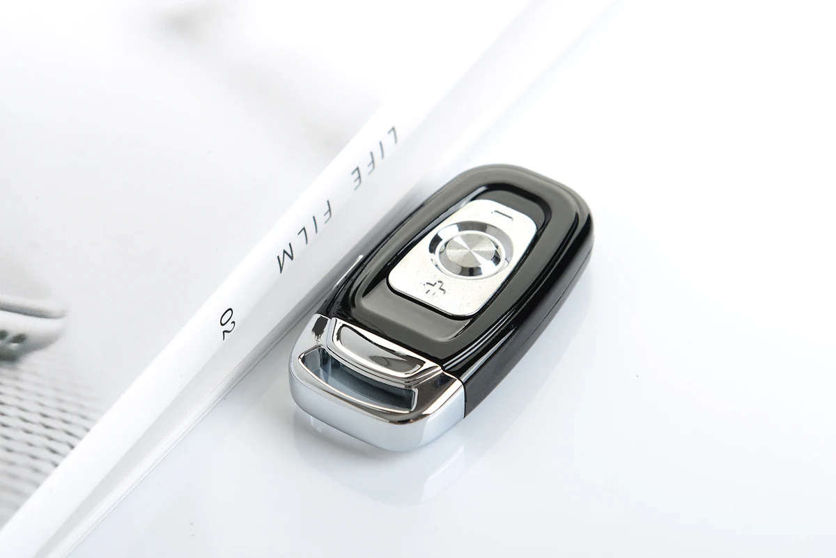 Q5 keyring recorder next to a notebook