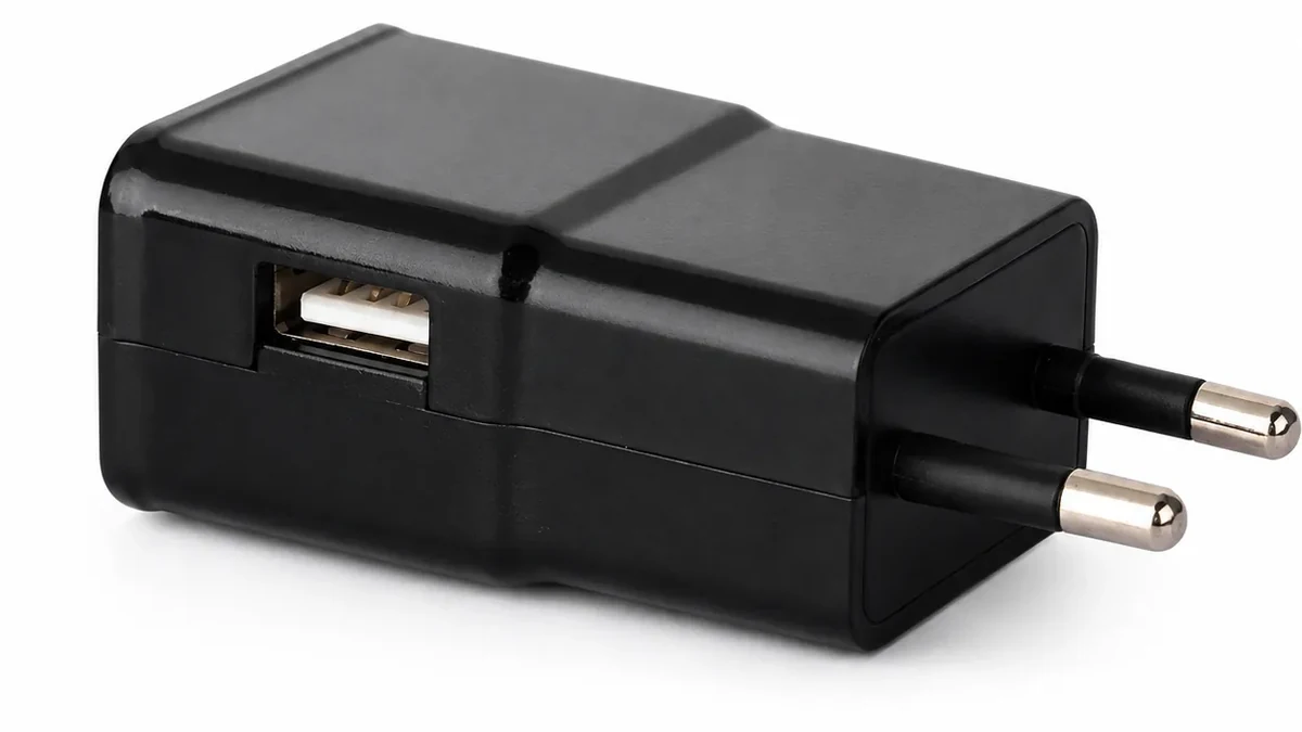 QZT WiFi USB charger camera side view showing the compact charger hardware